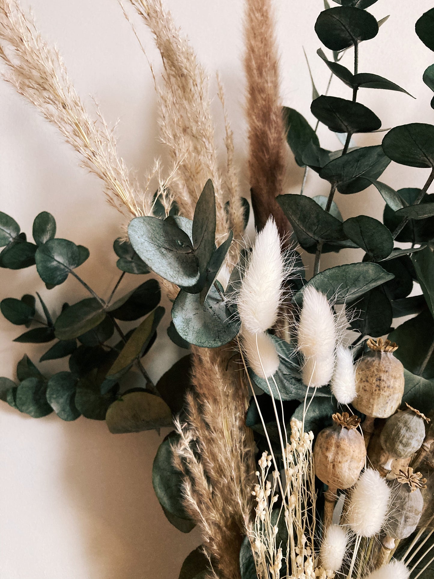 Una dried flower bouquet